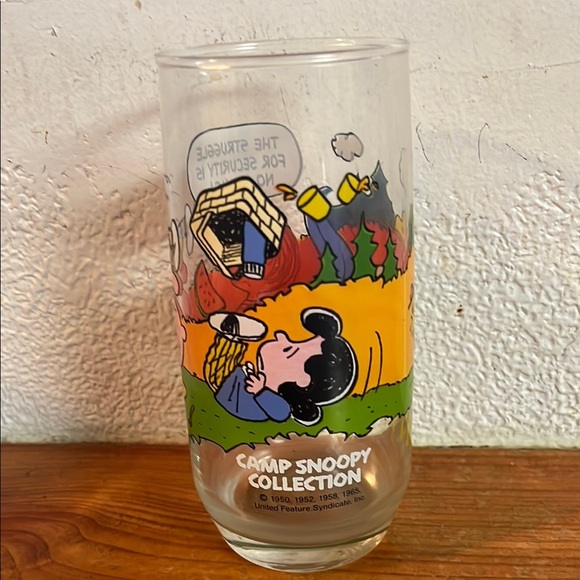 Peanuts Cartoon Glass with Colorful Design - Picture 3 of 8
